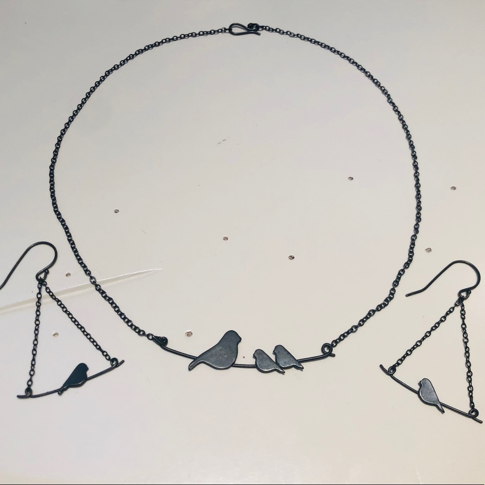 Bird Mom/babies Necklace